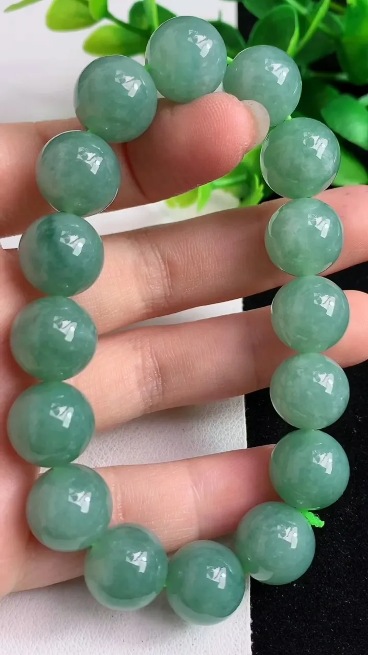 天然A货翡翠圆珠手串16颗，尺寸12.8，重量:55.02g4月26日
工厂直销收藏佳品,种好水足，