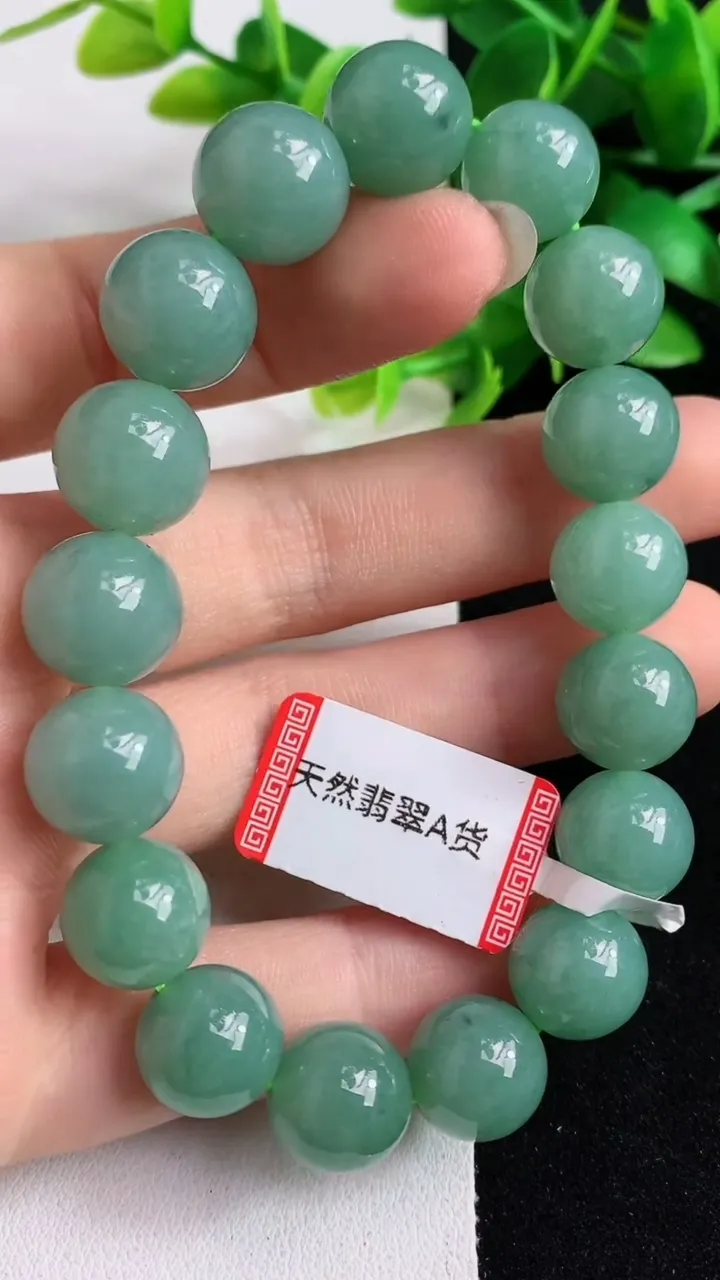 天然A货翡翠圆珠手串17颗，尺寸11.8，重量:45.32g4月26日
工厂直销收藏佳品,种好水足，色泽均匀，有种有色，上手高大气！