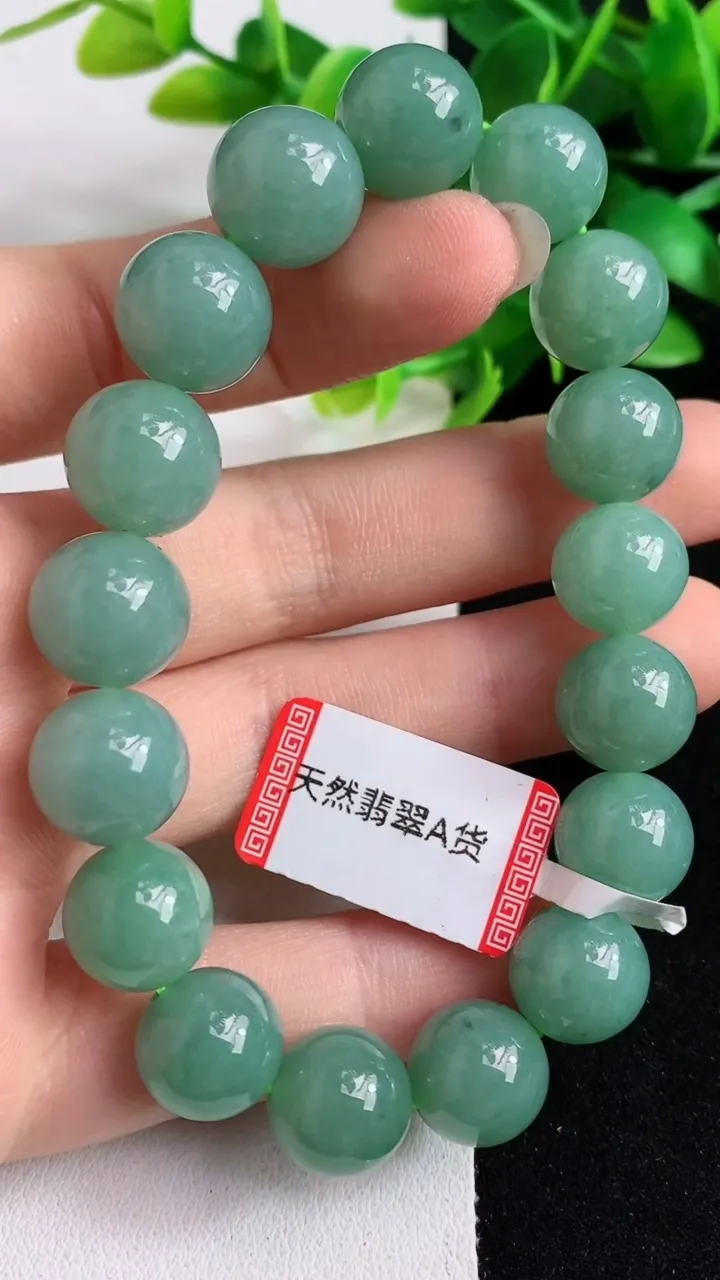 天然A货翡翠圆珠手串17颗，尺寸11.8，重量:45.32g4月26日
工厂直销收藏佳品,种好水足，色泽均匀，有种有色，上手高大气！