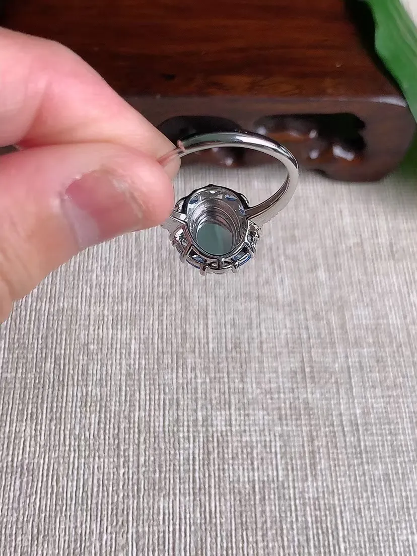 天然A货翡翠925银镶嵌满绿蛋面戒指 圈口可调节 尺寸10.2×8mm 重量2.76g 0423