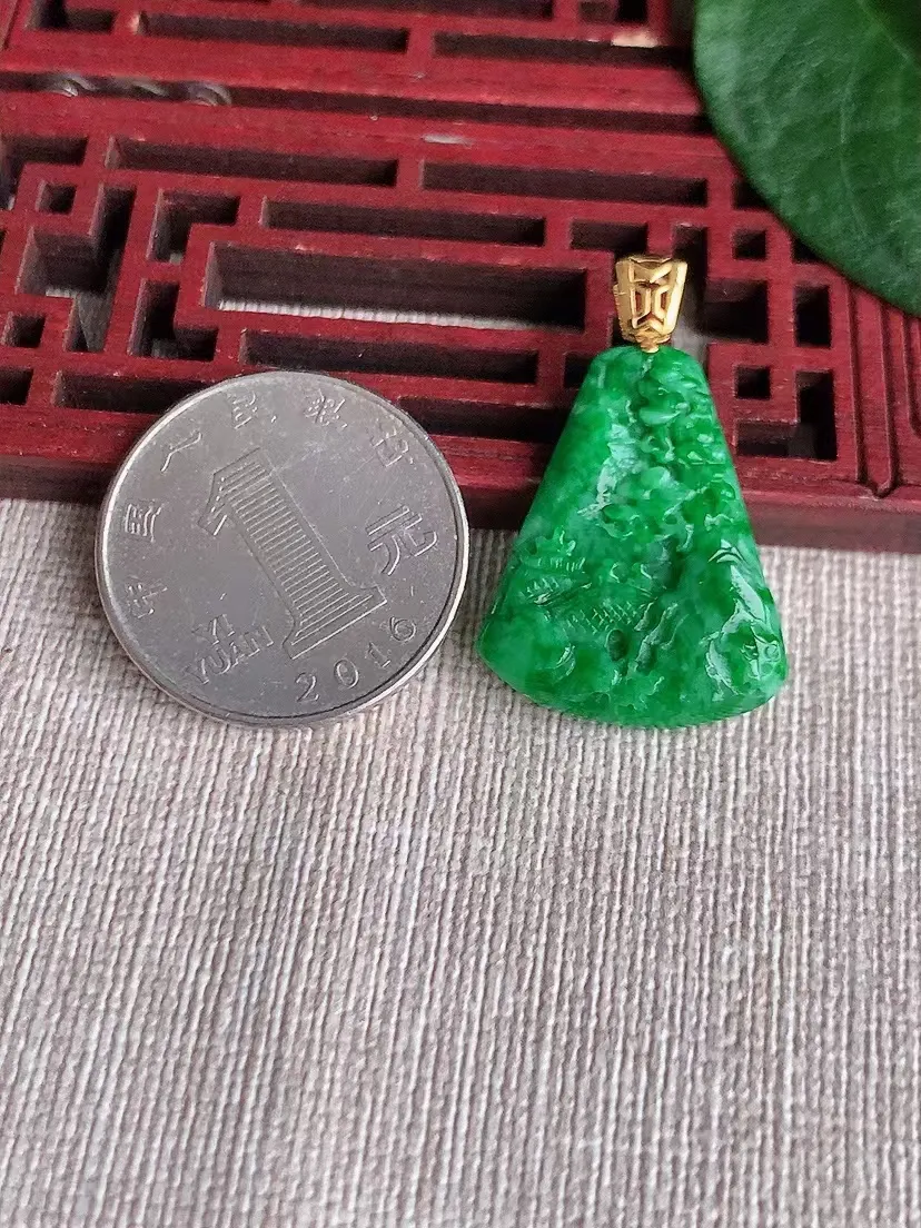 天然A货翡翠18K金扣头满绿意境山水牌吊坠  尺寸32.4×25.8×20.5×4.7mm 重量4.