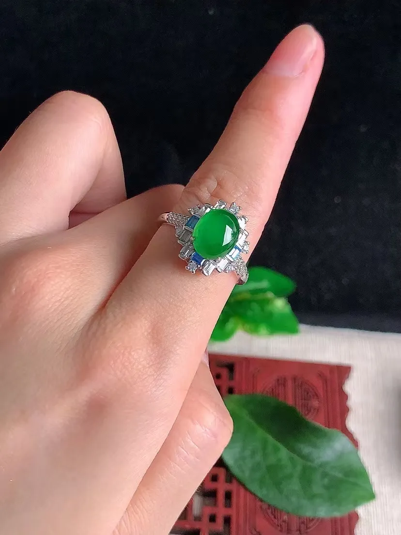天然A货翡翠925银镶嵌满绿蛋面戒指 圈口可调节 尺寸9.7×7.7mm 重量3.29g 0423