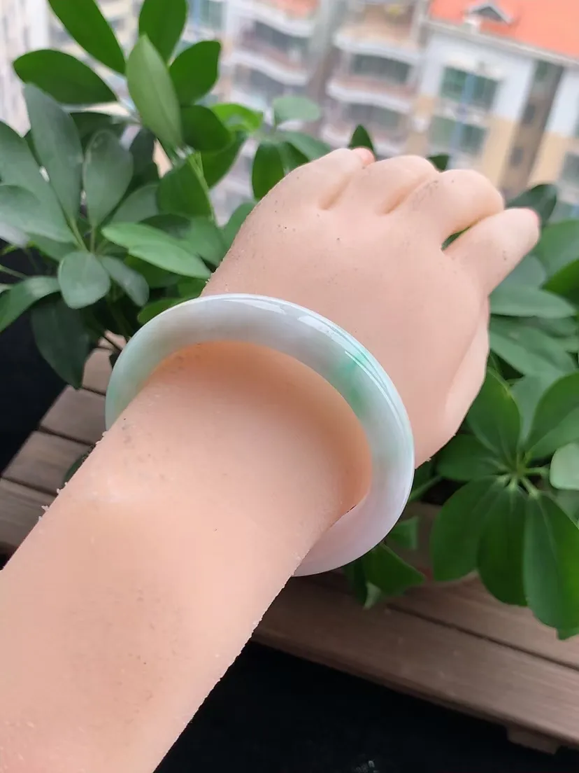 天然A货翡翠绿双彩正装正圈手镯56-57圈口 尺寸56.5×12×7.8mm 重量57.37g 0425