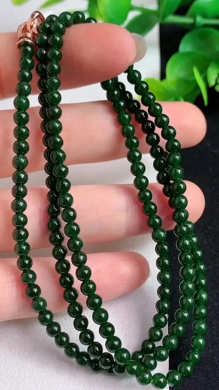 天然A货翡翠小米珠项链169颗，尺寸4，重量:17.23g4月27日
工厂直销收藏佳品,种好水足，色泽均匀，有种有色，上手高大气！
