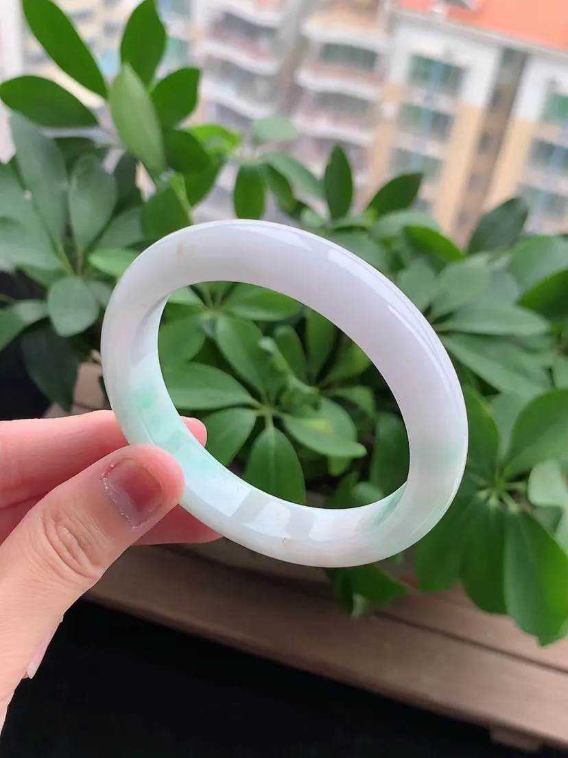 天然A货翡翠绿双彩正装正圈手镯56-57圈口 尺寸56.5×12×7.8mm 重量57.37g 0425