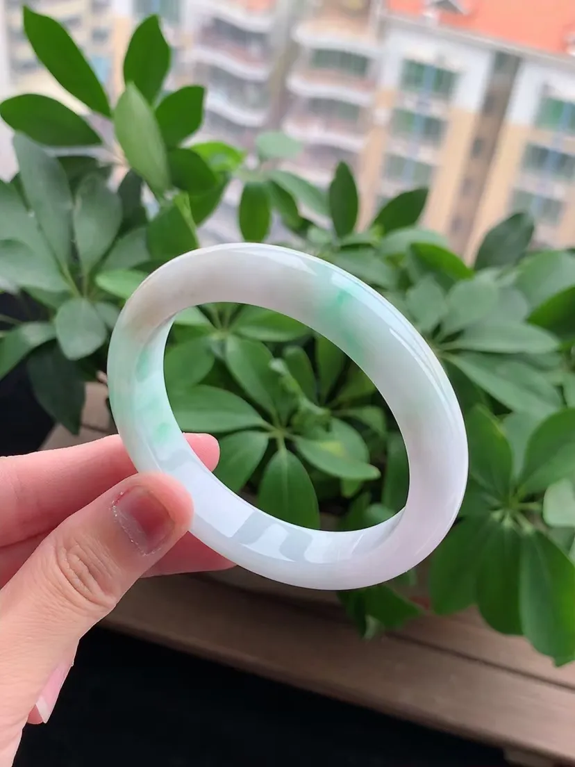 天然A货翡翠绿双彩正装正圈手镯56-57圈口 尺寸56.5×12×7.8mm 重量57.37g 0425