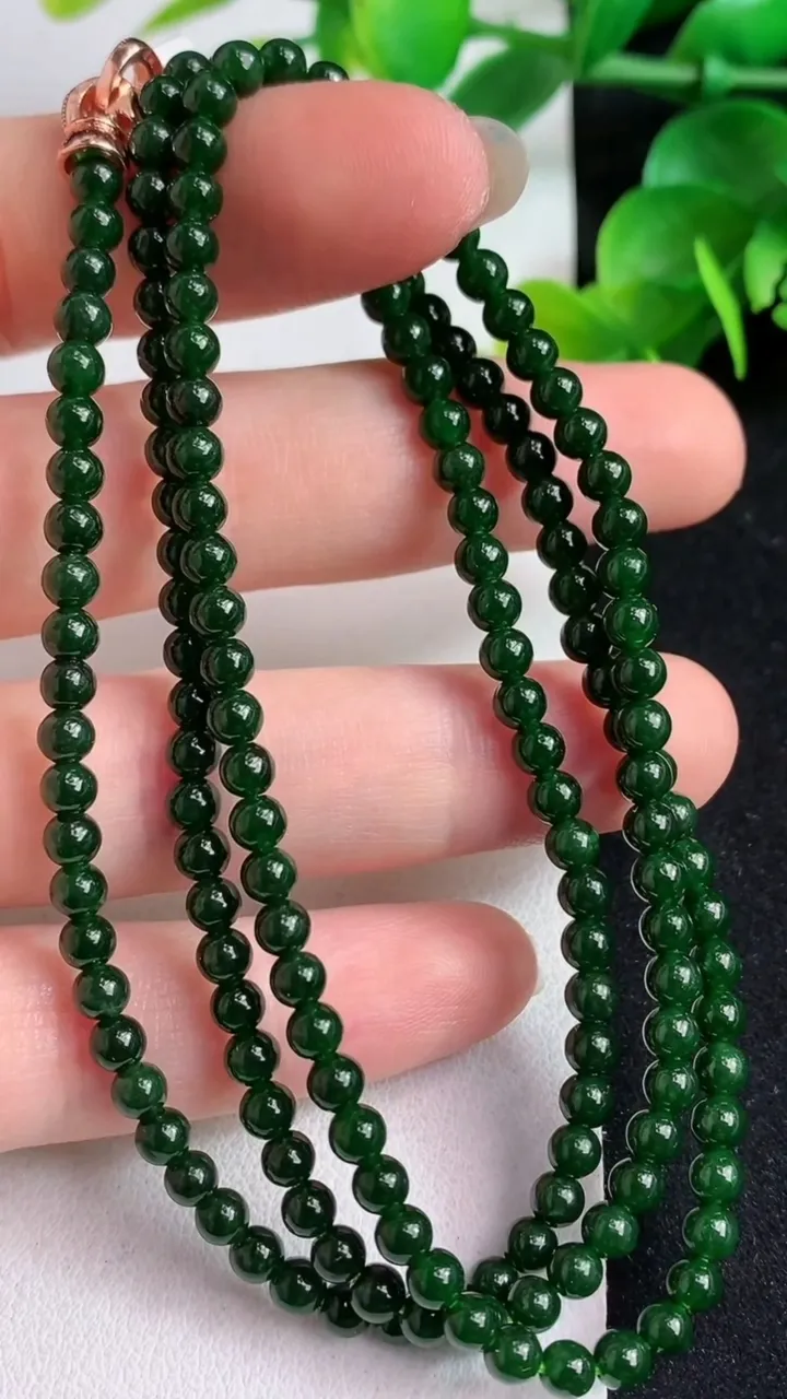 天然A货翡翠小米珠项链169颗，尺寸4，重量:17.23g4月27日
工厂直销收藏佳品,种好水足，色泽均匀，有种有色，上手高大气！