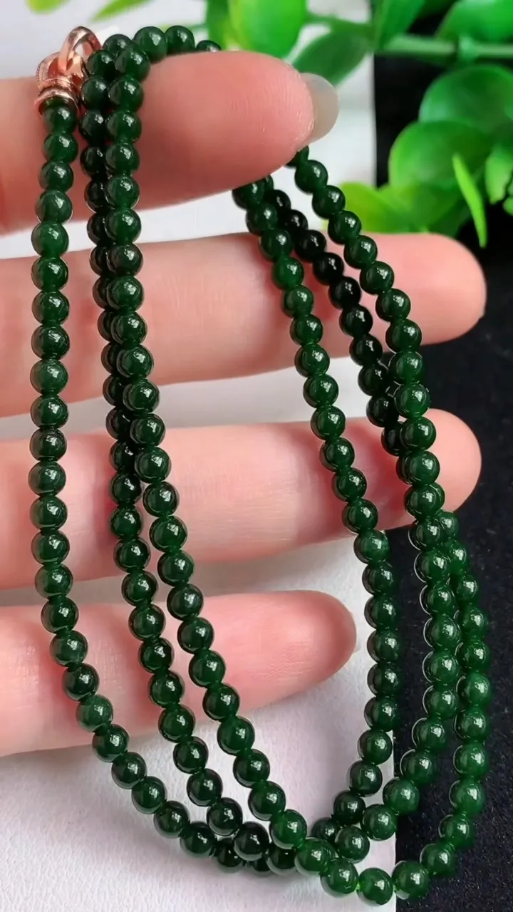 天然A货翡翠小米珠项链169颗，尺寸4，重量:17.23g4月27日
工厂直销收藏佳品,种好水足，色泽均匀，有种有色，上手高大气！