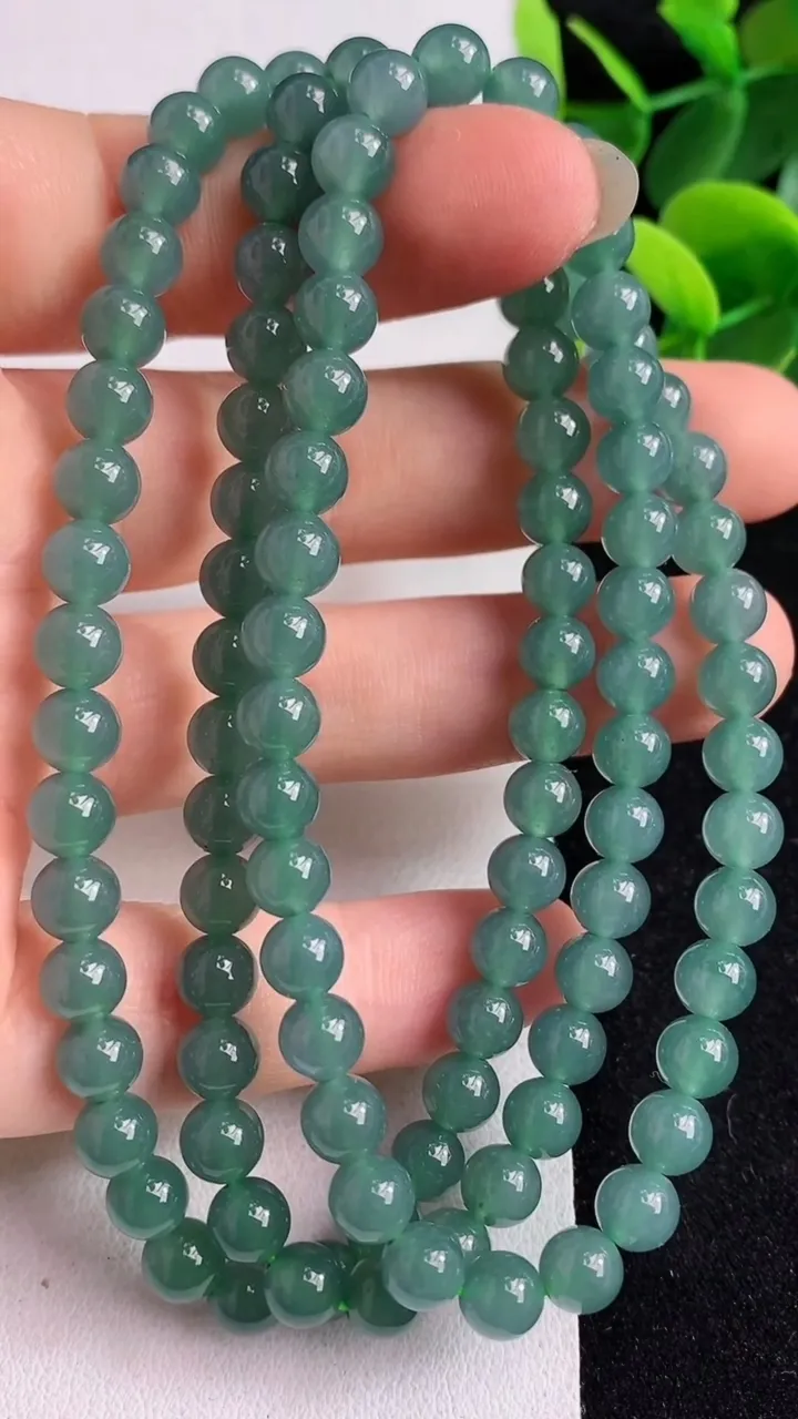 天然A货翡翠货蓝水圆珠项链108颗，尺寸6，重量:38.62g4月28日
工厂直销收藏佳品,种好水足，色泽均匀，有种有色，上手高大气！