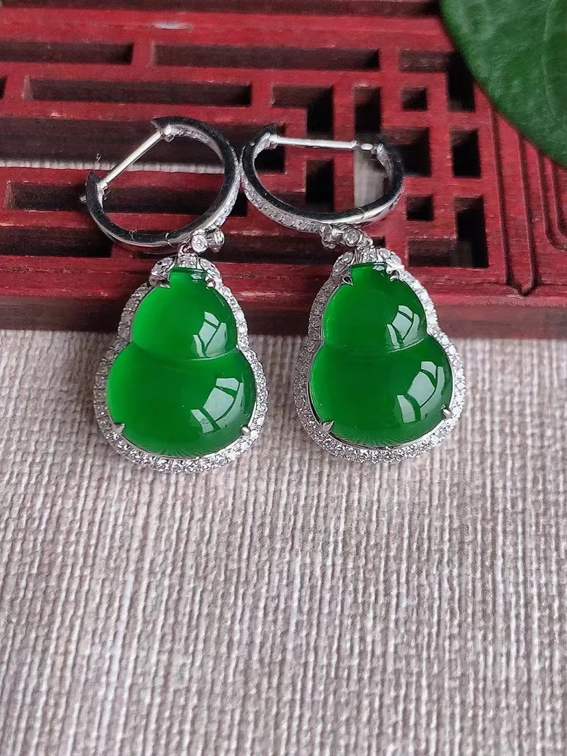 天然A货翡翠18K金伴钻镶嵌满绿葫芦耳坠 尺寸14.4×11.6×6.8mm 重量6.20g 042