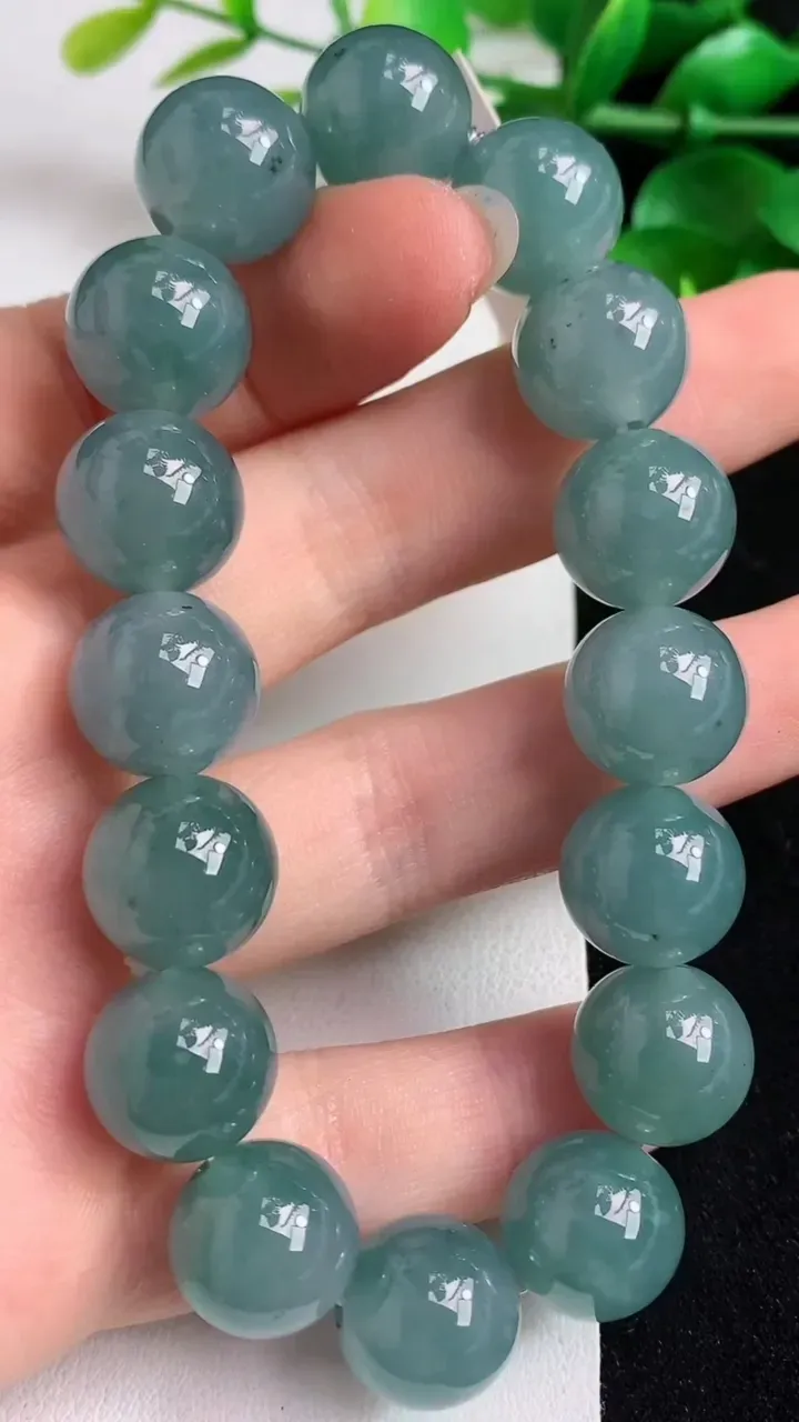 天然A货翡翠圆珠手串16颗，尺寸13，重量:58.15g4月28日
工厂直销收藏佳品,种好水足，色泽