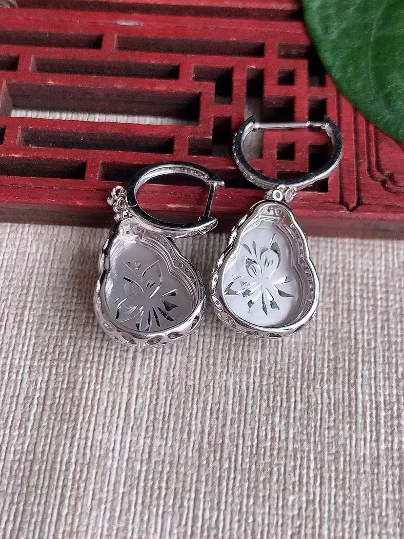 天然A货翡翠18K金伴钻镶嵌满绿葫芦耳坠 尺寸14.4×11.6×6.8mm 重量6.20g 042