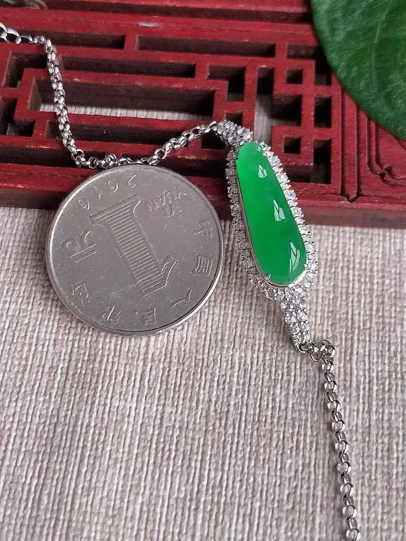 天然A货翡翠冰种18K钻镶嵌阳绿四季豆福豆平安豆手链尺寸20×6.3×7.4mm 重量4.76g 0426