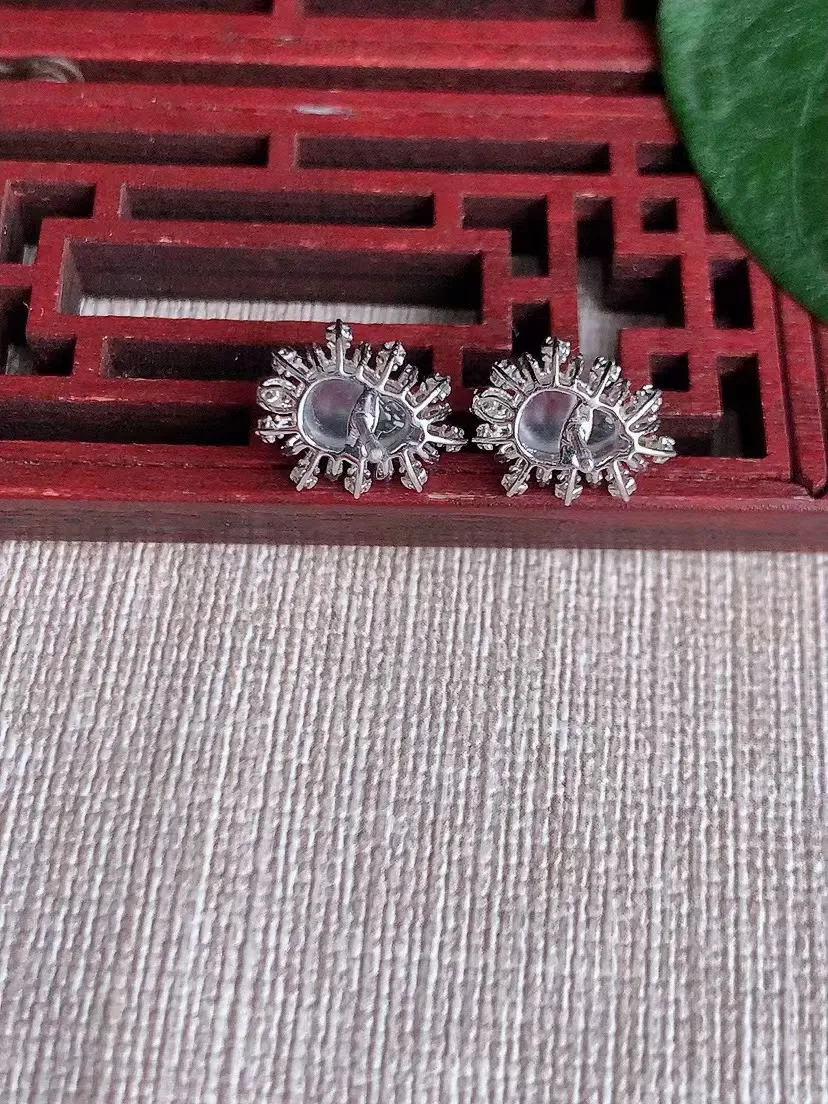 天然A货翡翠18K金伴钻镶嵌白月光葫芦耳钉 尺寸7.4×5mm 重量2.00g 0426