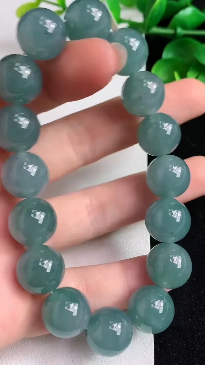 天然A货翡翠圆珠手串16颗，尺寸13，重量:58.15g4月28日
工厂直销收藏佳品,种好水足，色泽均匀，有种有色，上手高大气！