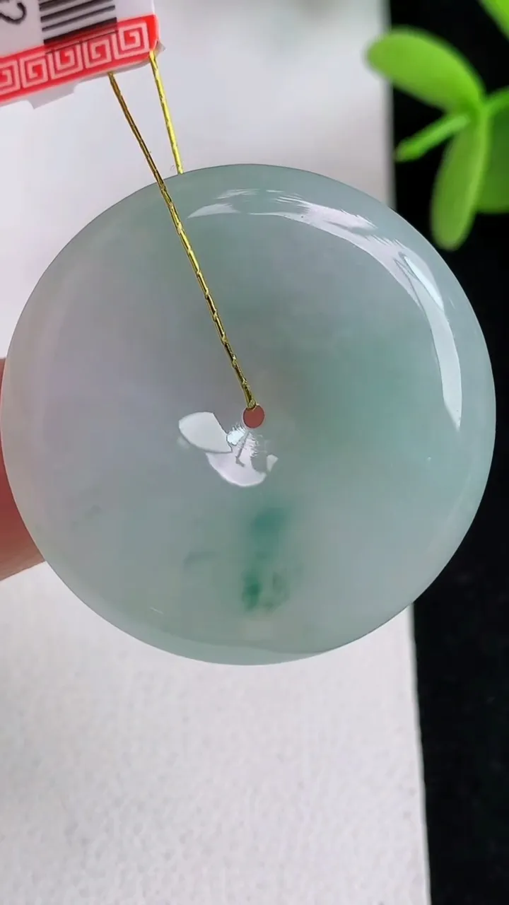 天然A货翡翠飘花平安扣吊坠，尺寸30.6-5.6，重量:10.53g
4月29日