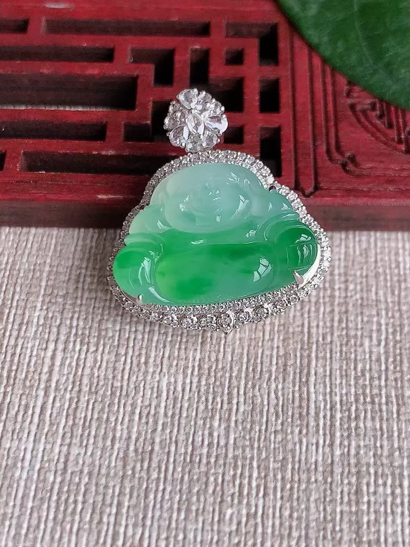 天然A货翡翠18K金飘绿佛公吊坠尺寸27×24×10.5裸石14.5×21.6m量6.18g 0426