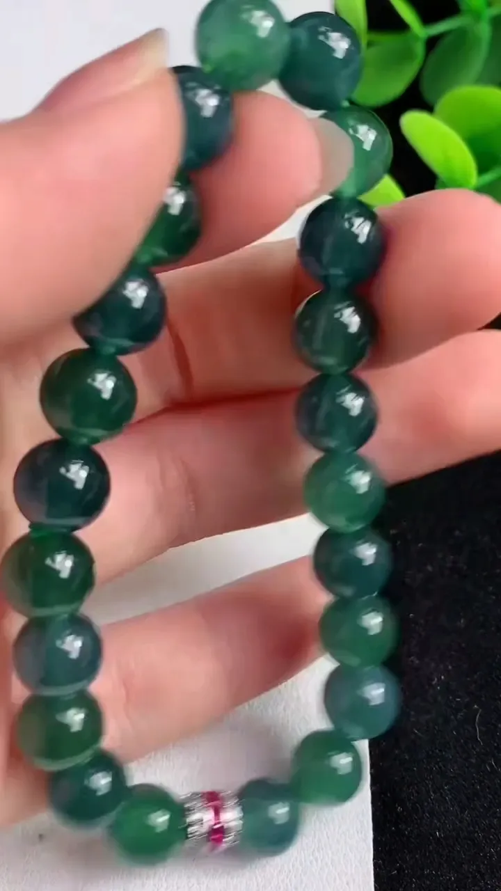 天然A货翡翠货蓝水圆珠手串22颗，尺寸8.6，重量:23.49g4月29日
工厂直销收藏佳品,种好水足，色泽均匀，有种有色，上手高大气！