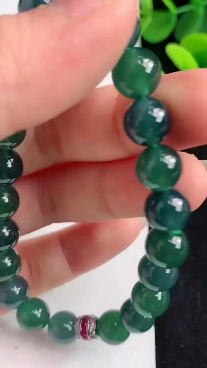 天然A货翡翠货蓝水圆珠手串22颗，尺寸8.6，重量:23.49g4月29日
工厂直销收藏佳品,种好水足，色泽均匀，有种有色，上手高大气！