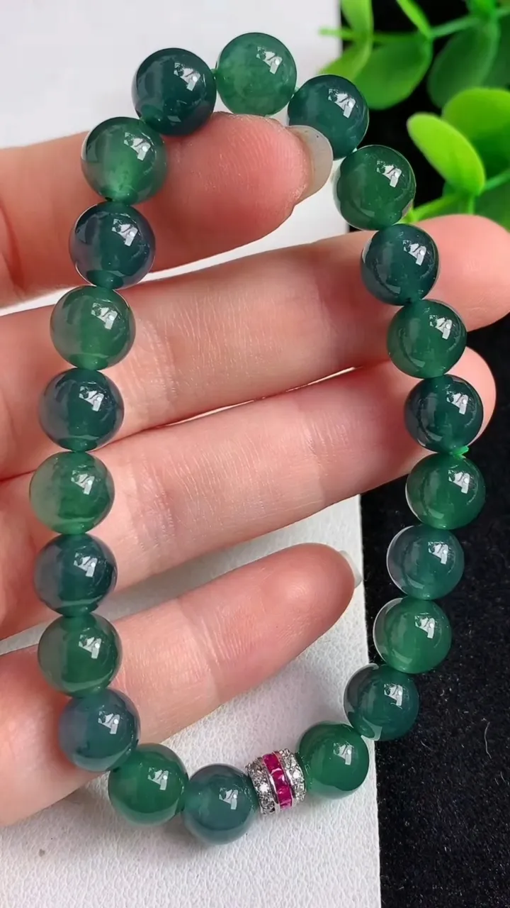 天然A货翡翠货蓝水圆珠手串22颗，尺寸8.6，重量:23.49g4月29日
工厂直销收藏佳品,种好水足，色泽均匀，有种有色，上手高大气！