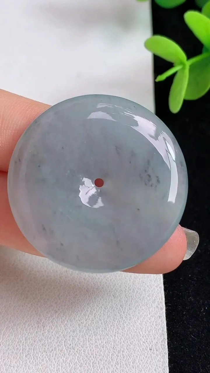 天然A货翡翠飘花平安扣吊坠，尺寸35.3-6，重量:15.20g
4月29日