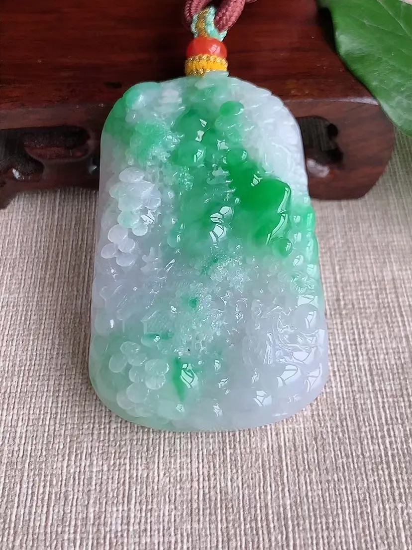 天然A货翡翠飘绿意境山水牌吊坠 尺寸59×27.3×12.5m量64.10g 0426