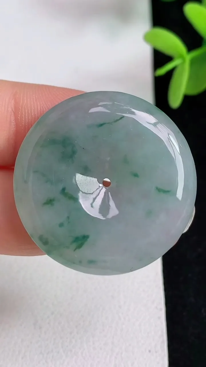 天然A货翡翠飘花平安扣吊坠，尺寸31-5.8，重量:11.44g
4月29日