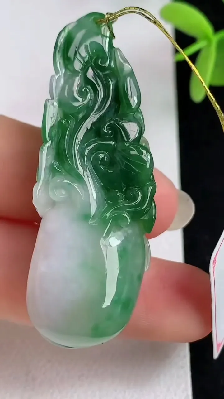 天然A货翡翠花开富贵吊坠，尺寸50.3-17.4-11，重量:16.09g
4月29日