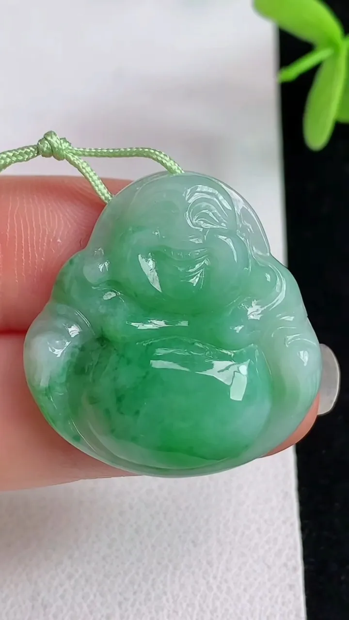 天然A货翡翠佛公吊坠，尺寸28-27.4-6，重量:7.41g
4月29日