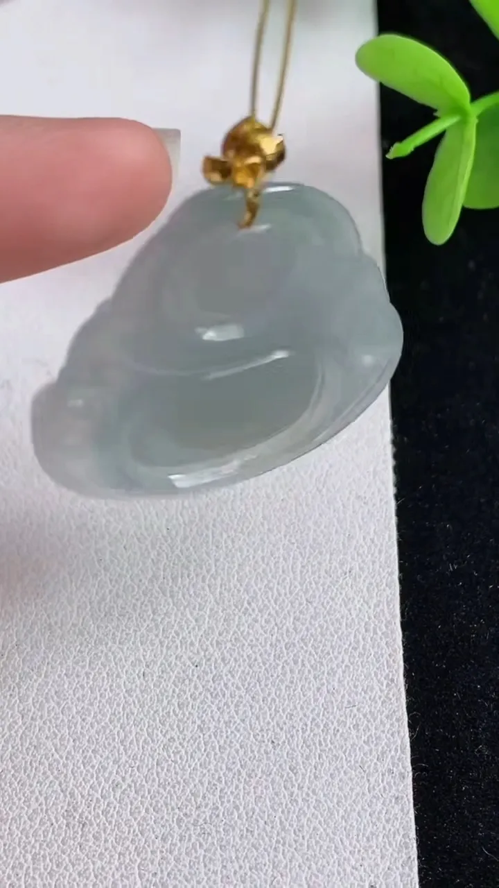 天然A货翡翠白冰佛公吊坠，尺寸29-31.6-6，重量:7.89g
4月29日