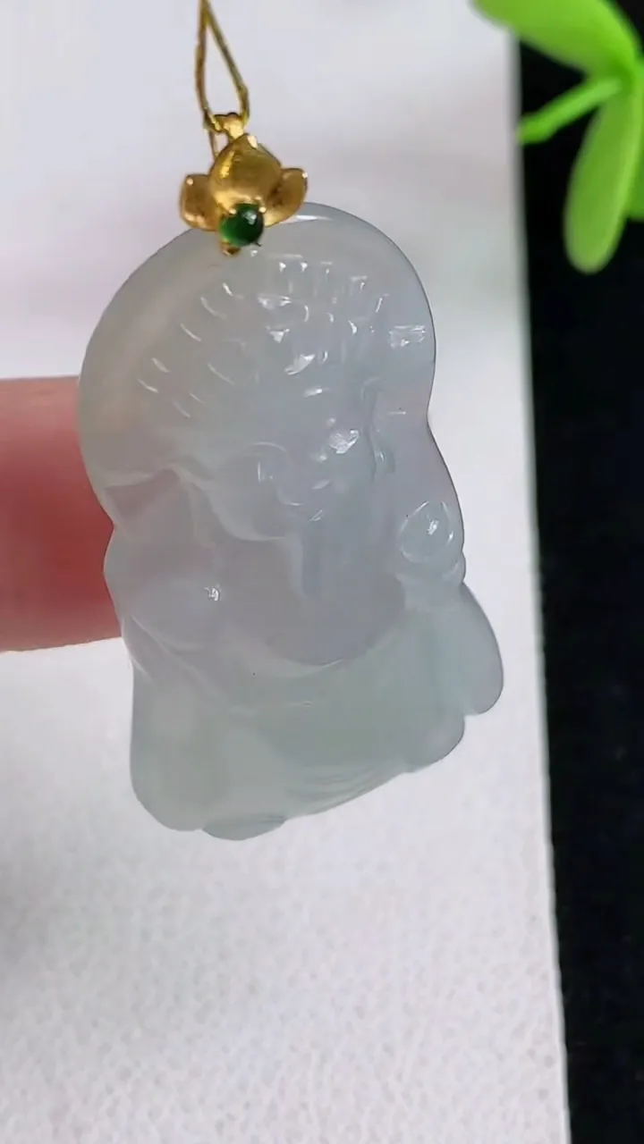 天然A货翡翠白冰财神爷吊坠，尺寸36-18.7-6，重量:8.15g
4月29日