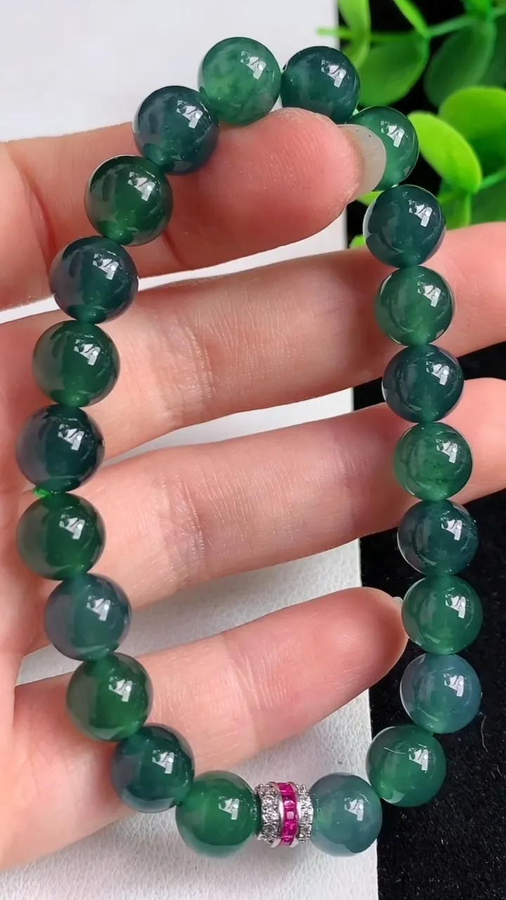 天然A货翡翠货蓝水圆珠手串22颗，尺寸8.6，重量:23.49g4月29日
工厂直销收藏佳品,种好水足，色泽均匀，有种有色，上手高大气！