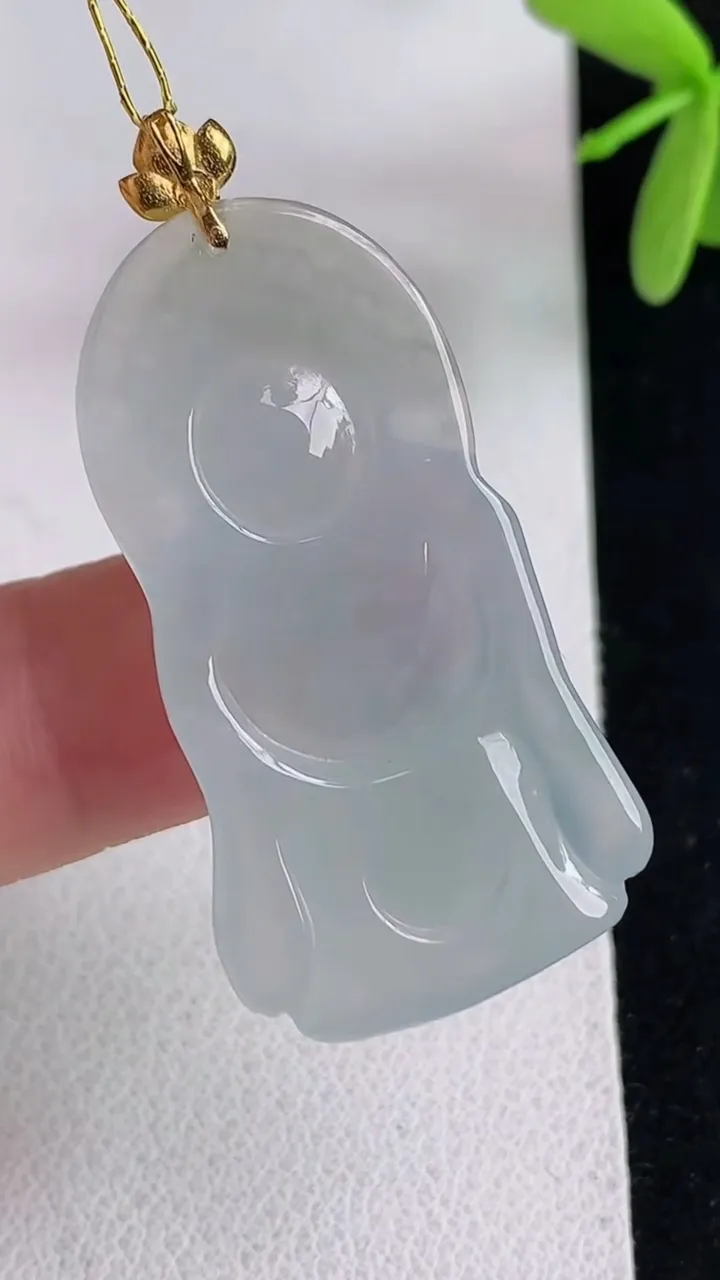 天然A货翡翠白冰财神爷吊坠，尺寸36-18.7-6，重量:8.15g
4月29日