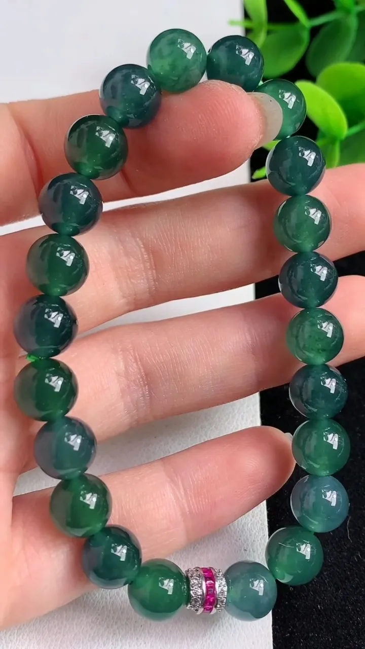 天然A货翡翠货蓝水圆珠手串22颗，尺寸8.6，重量:23.49g4月29日
工厂直销收藏佳品,种好水足，色泽均匀，有种有色，上手高大气！