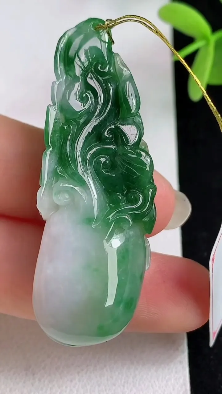 天然A货翡翠花开富贵吊坠，尺寸50.3-17.4-11，重量:16.09g
4月29日