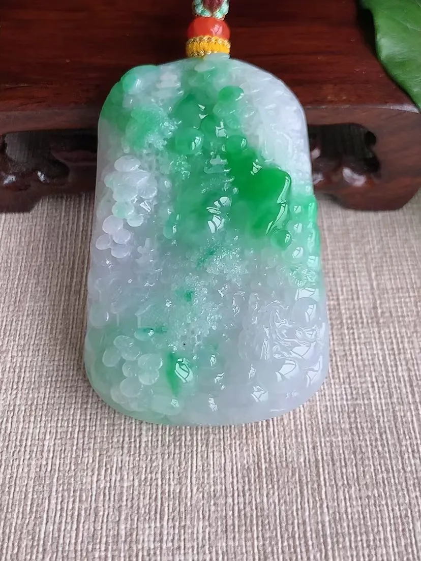 天然A货翡翠飘绿意境山水牌吊坠 尺寸59×27.3×12.5m量64.10g 0426