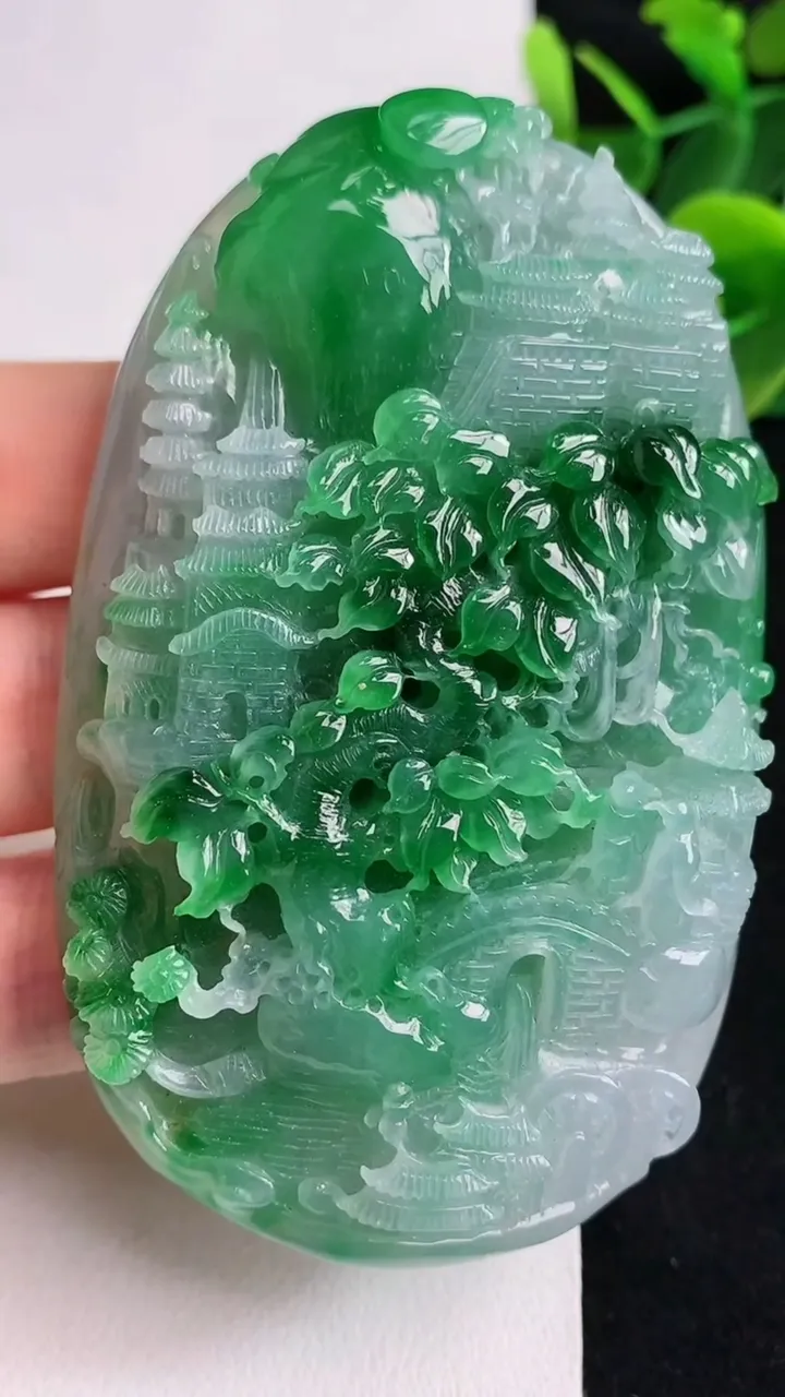 天然A货翡翠山水牌吊坠，尺寸77.3-49-14.2，重量:100.65g
4月29日