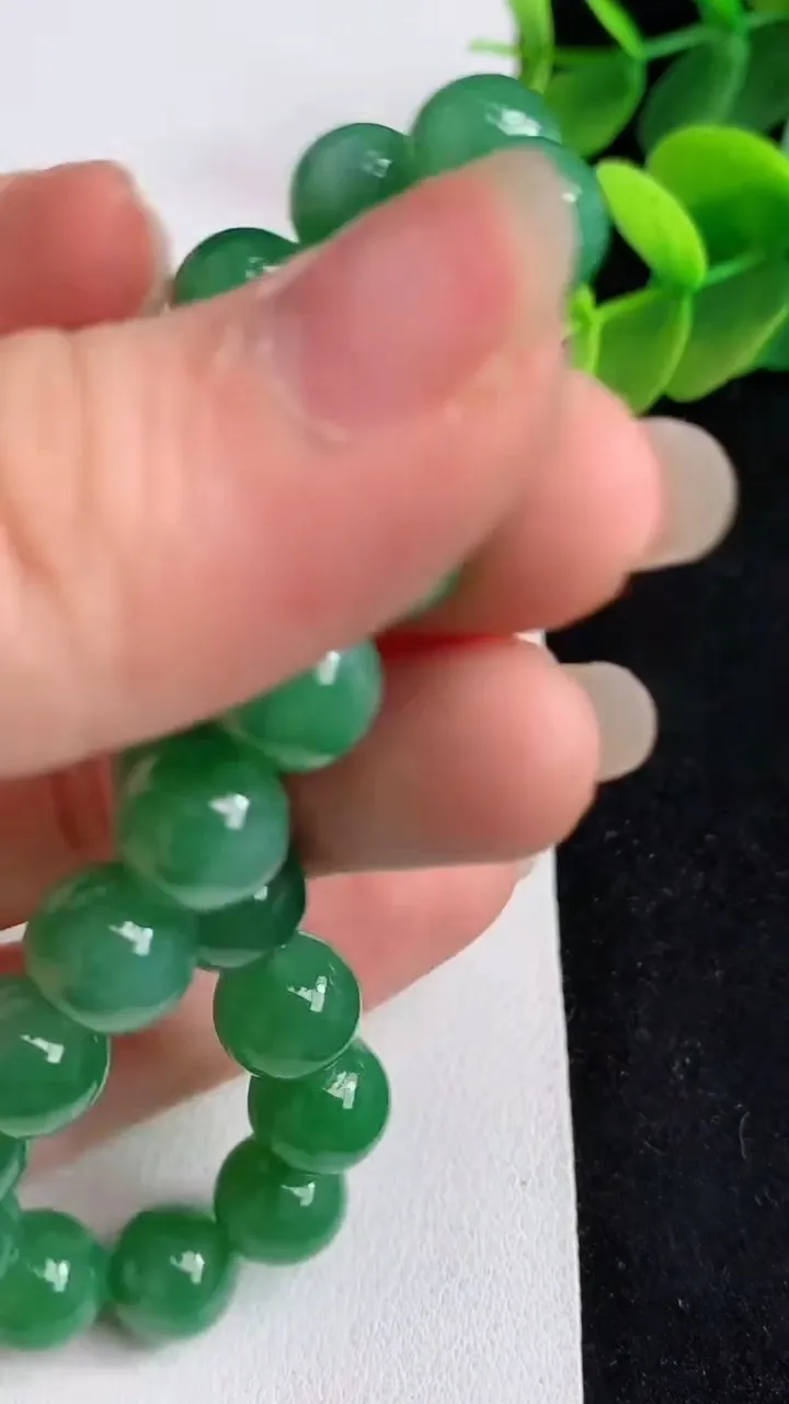 天然A货翡翠圆珠手串21颗，尺寸9.6，重量:28.98g4月29日
工厂直销收藏佳品,种好水足，色泽均匀，有种有色，上手高大气！