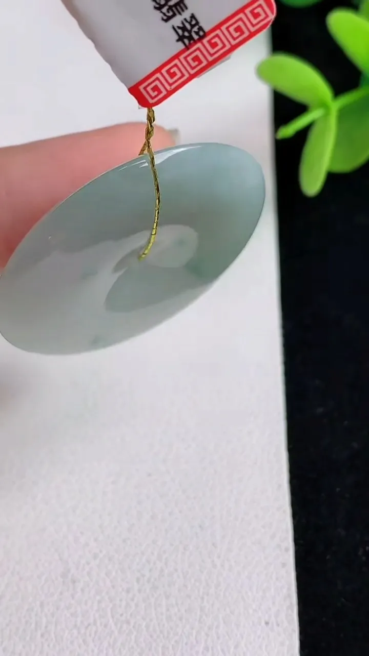 天然A货翡翠飘花平安扣吊坠，尺寸34.3-5.3，重量:13.17g
4月29日