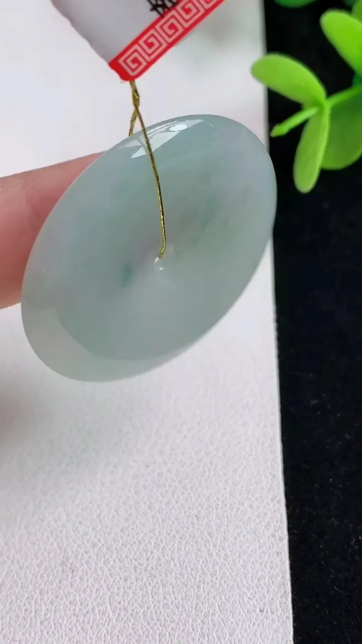 天然A货翡翠飘花平安扣吊坠，尺寸34.3-5.3，重量:13.17g
4月29日