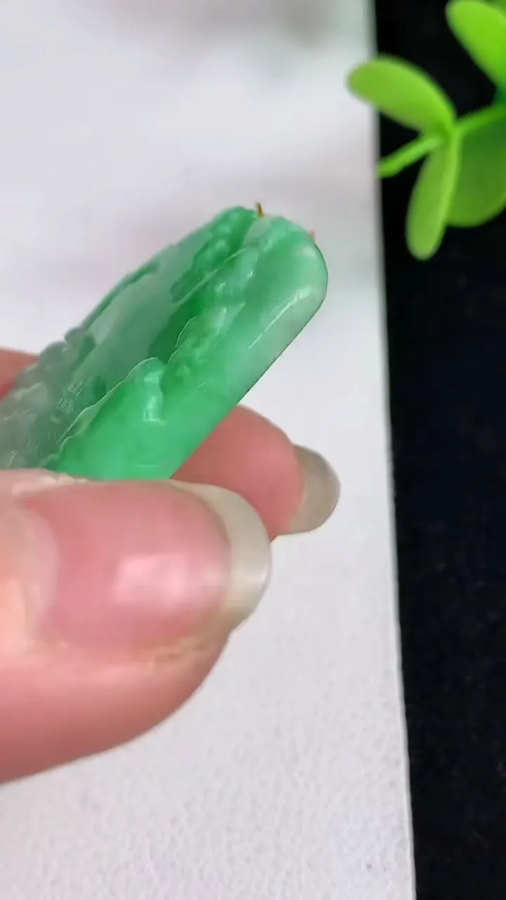 天然A货翡翠山水牌吊坠，尺寸54-32-5.7，重量:21.89g
4月29日