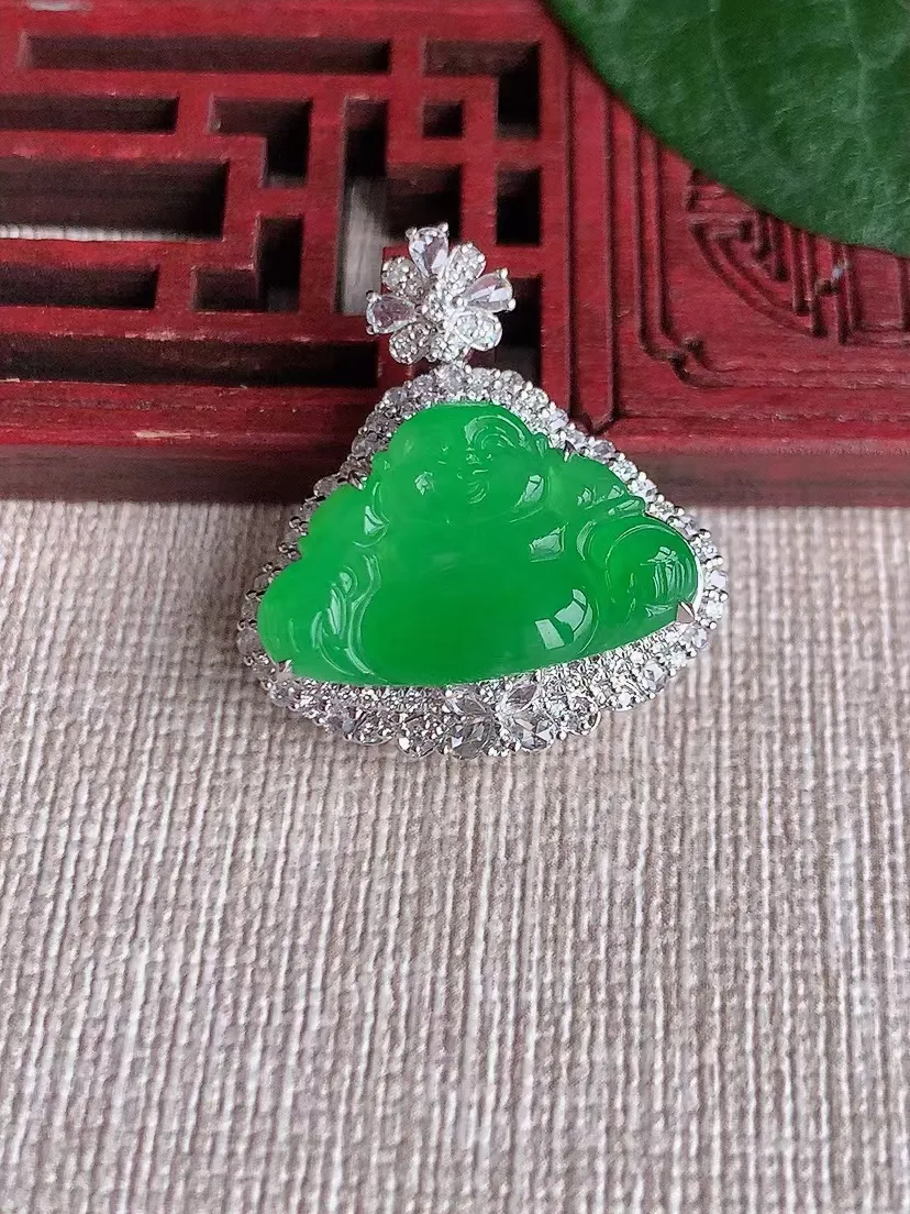 天然A货翡翠18K金阳绿佛公吊坠尺寸26.3×24.3×10.6裸石13×21m量5.28g 0426