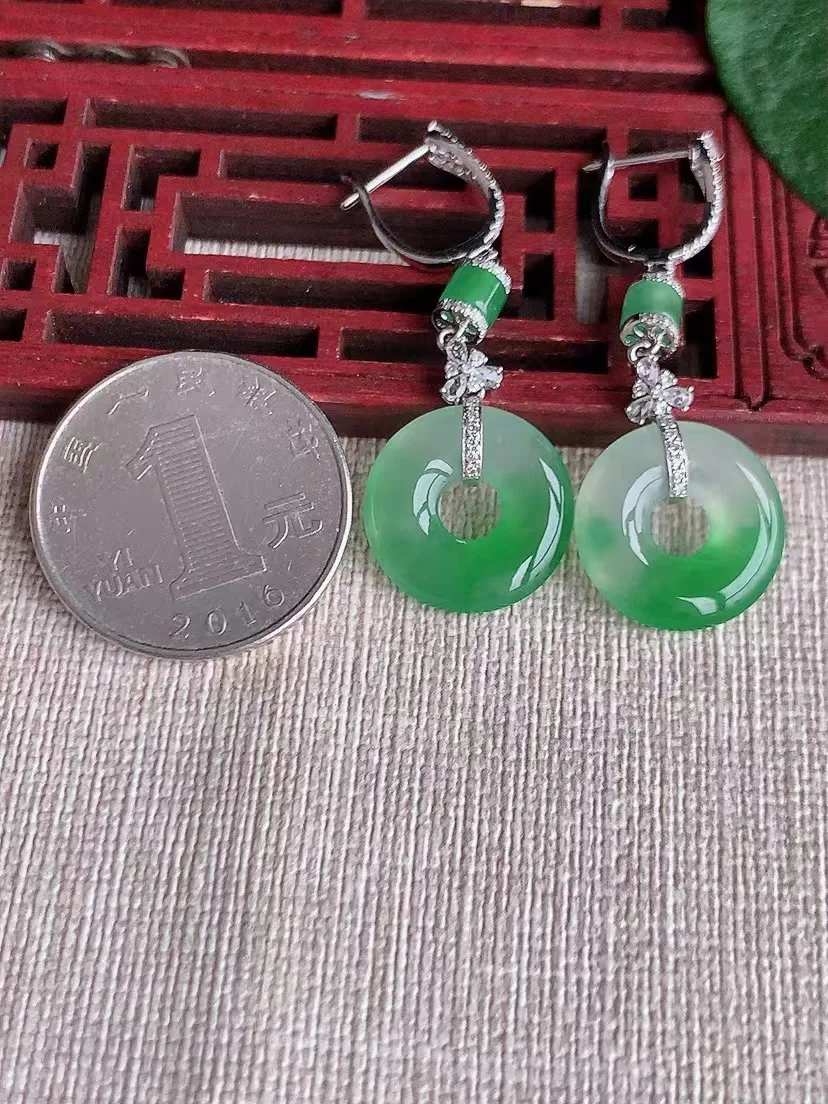 天然A货翡翠18K金伴钻镶嵌飘绿平安环耳坠 尺寸16.4×3.2mm 重量6.53g 0426