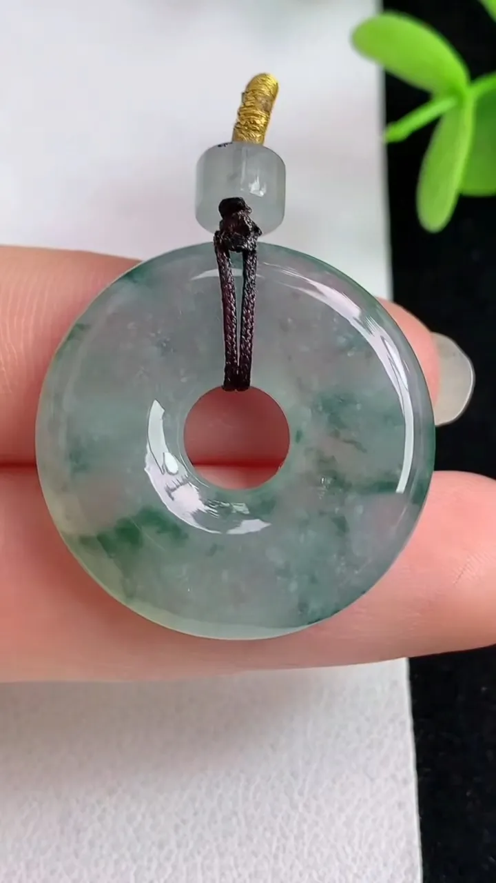 天然A货翡翠飘花平安环吊坠，尺寸28-4.8，重量:7.66g
4月29日