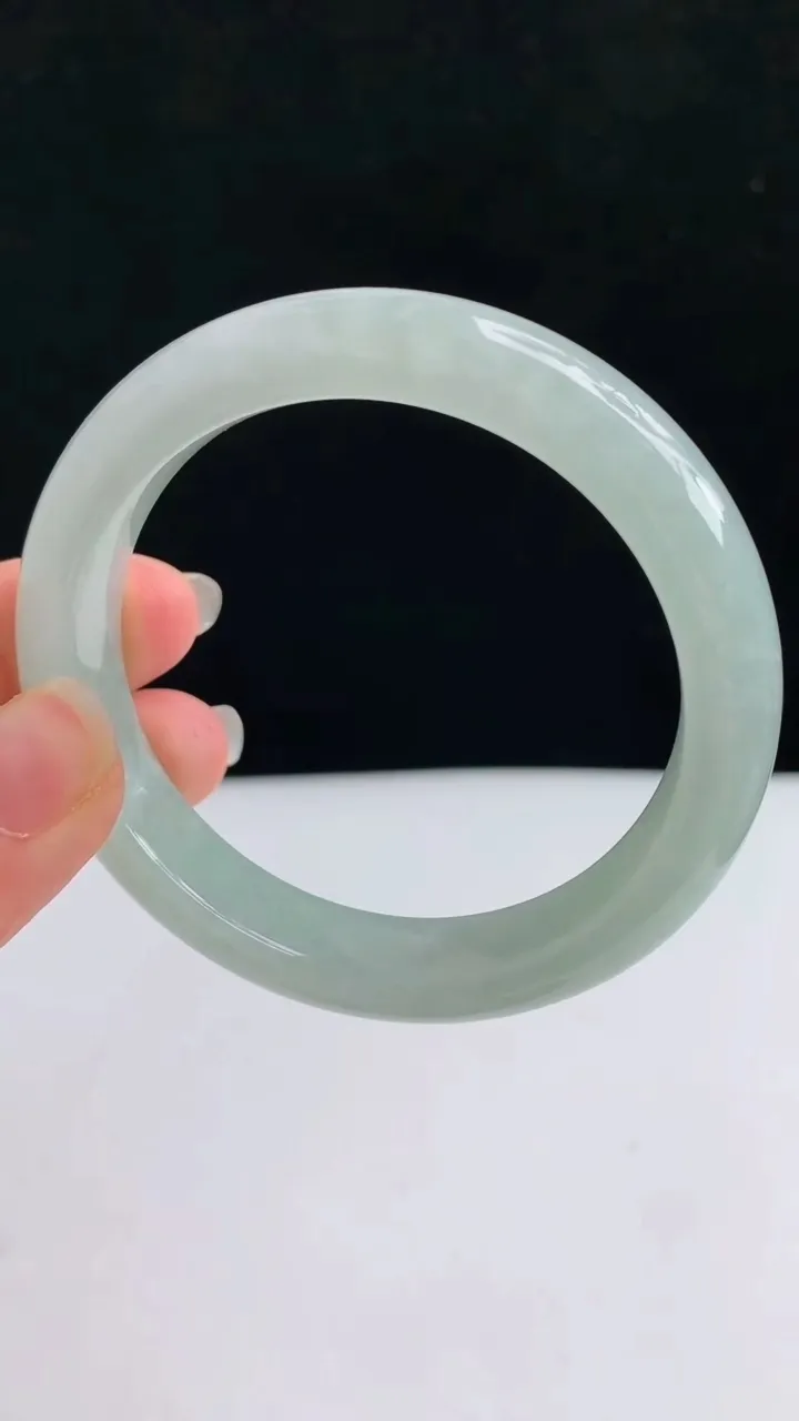 圈口53-54翡翠a货宽边手镯尺寸53.8-11.4-8，重量:49.43g4月29日