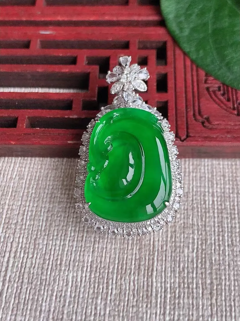 天然A货翡翠18K金满绿如意吊坠尺寸36.3×20.7×11.7裸石21.8×16m量7.92g 0