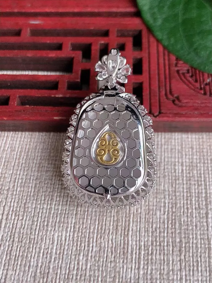 天然A货翡翠18K金满绿如意吊坠尺寸36.3×20.7×11.7裸石21.8×16m量7.92g 0426