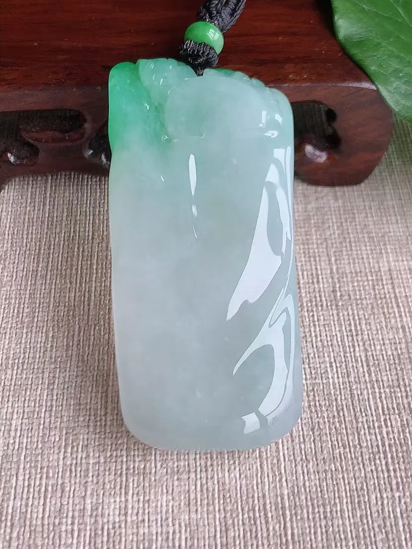 天然A货翡翠飘阳绿观音吊坠 尺寸63×29.2×12.5m量55.72g 0426