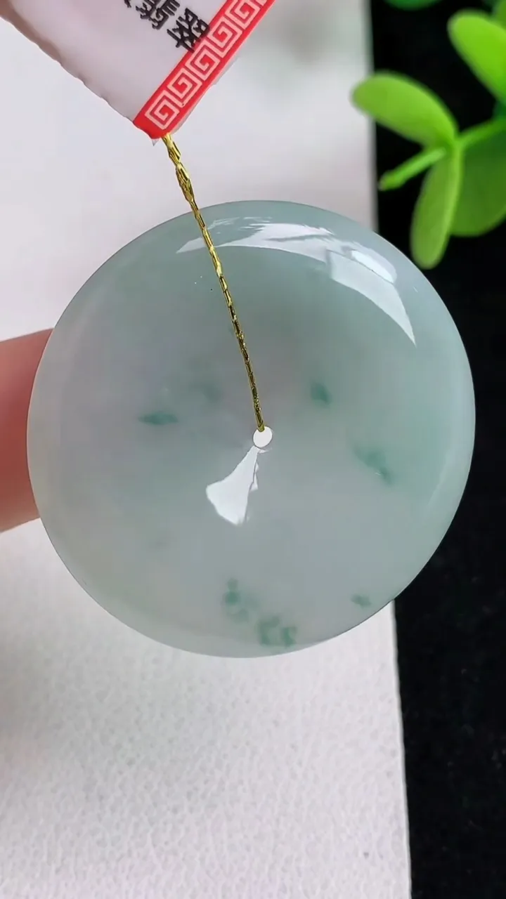 天然A货翡翠飘花平安扣吊坠，尺寸34.3-5.3，重量:13.17g
4月29日
