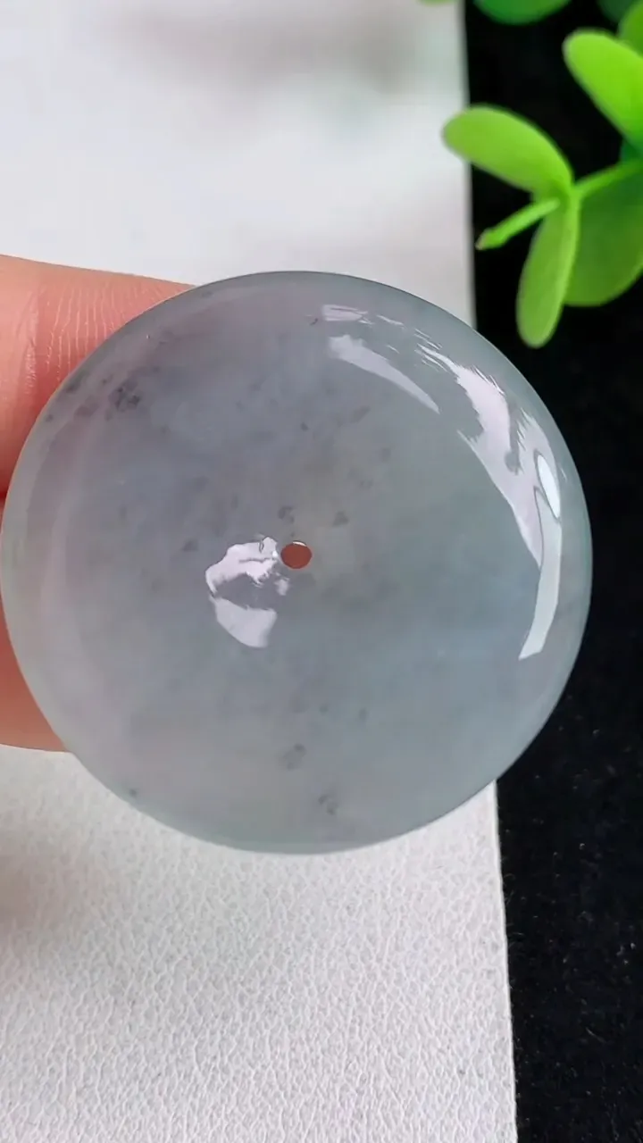 天然A货翡翠飘花平安扣吊坠，尺寸35.3-6，重量:15.20g
4月29日